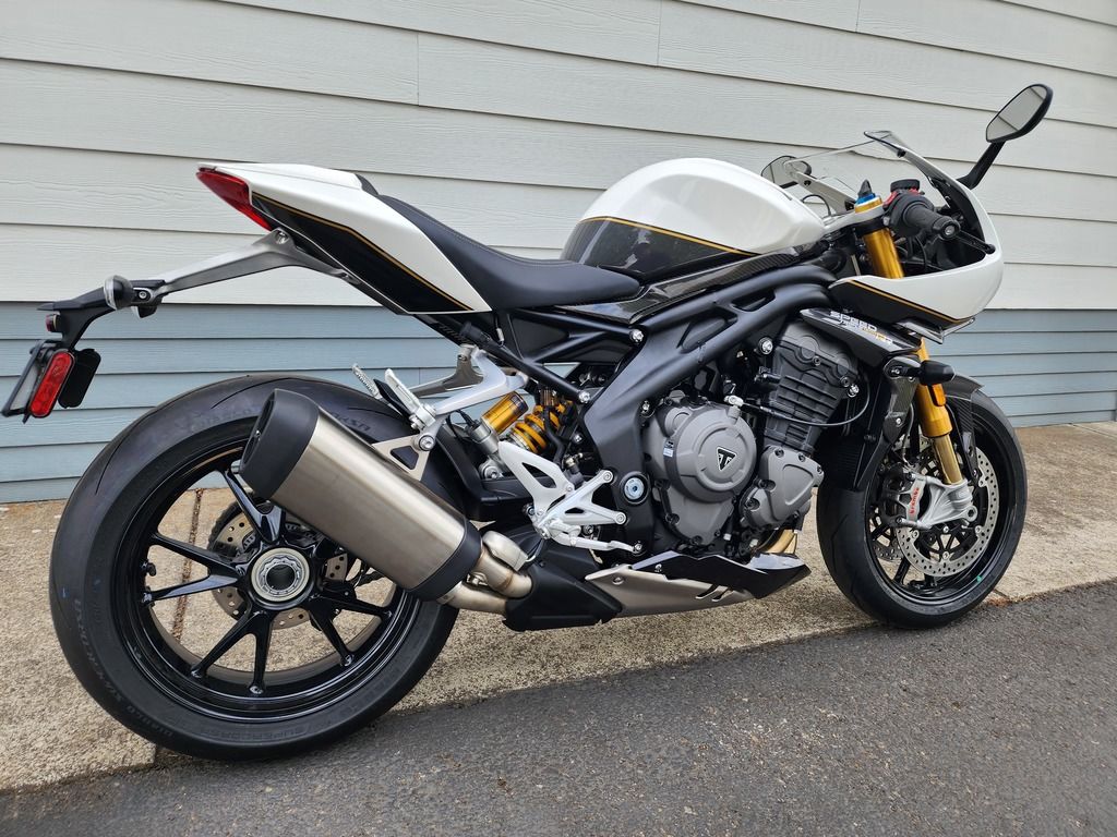 2022 Speed Triple 1200 RR Crystal White Storm  ET289 - Click for larger photo