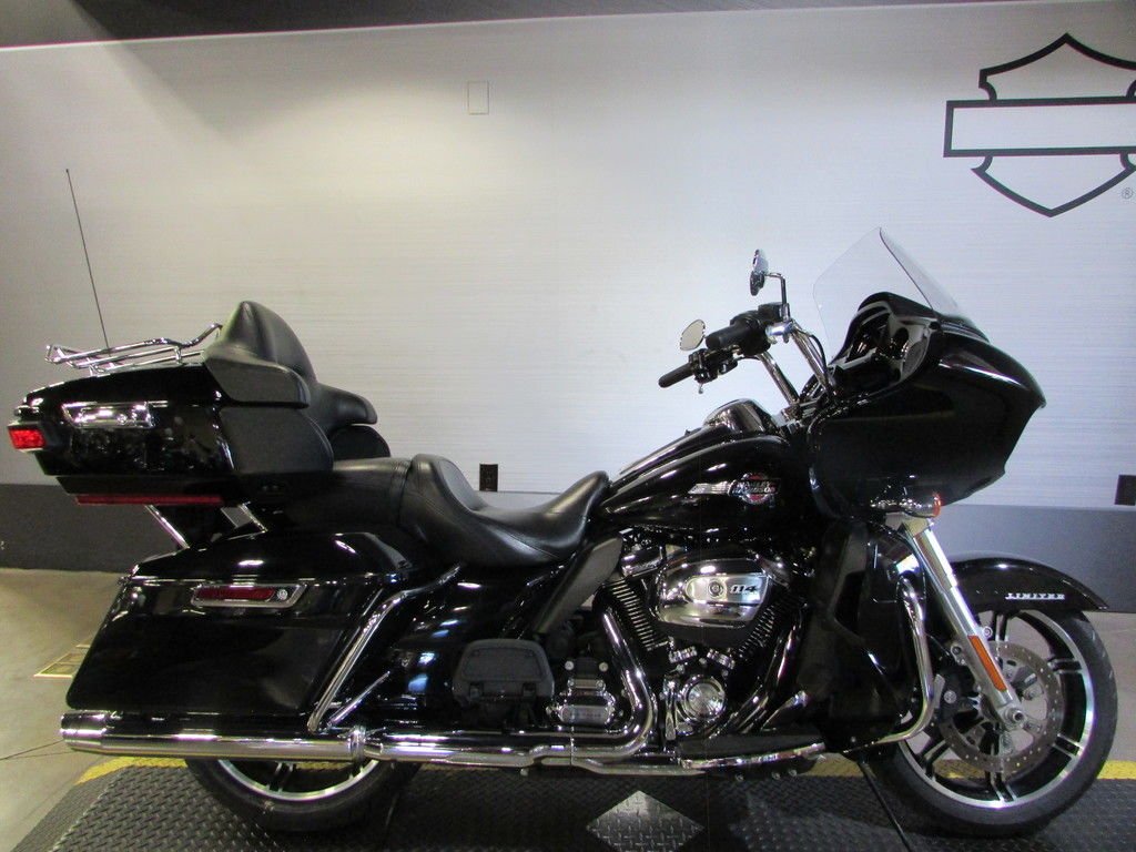 2023 FLTRK - Road Glide Limited  UHD613774R - Click for larger photo
