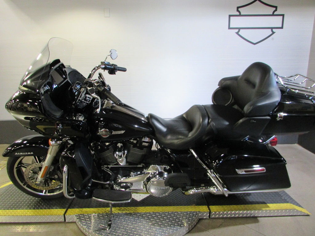 2023 FLTRK - Road Glide Limited  UHD613774R - Click for larger photo