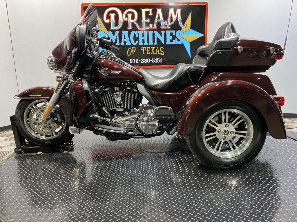 2022 FLHTCUTG - Tri Glide Ultra  855675 - Click for larger photo